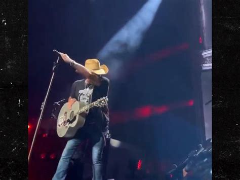 Jason Aldean Runs Off Stage During Connecticut Concert, Latest Heat ...