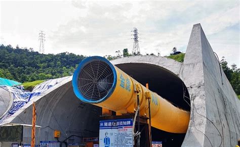 Rescuers Draining Flooded Tunnel In China In Search For 14 Trapped Workers