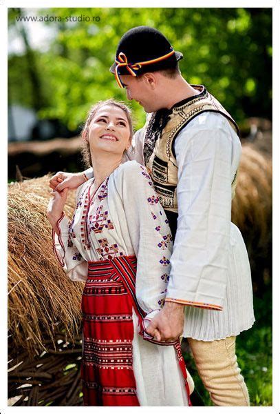 romanian lovers in traditional romanian costumes Folk Clothing, Historical Clothing, Romania ...