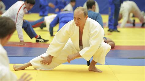 Russia president Vladimir Putin gets eighth dan in judo - Eurosport