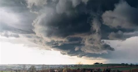 Hour-by-hour Derbyshire weather forecast as Met Office issues yellow ...