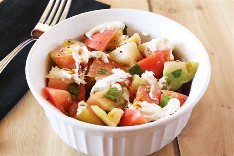 Heirloom Tomato & Stracciatella Salad - Cake 'n Knife