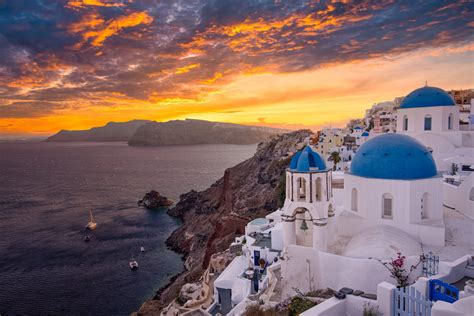 Why Oia is the perfect place to enjoy Santorini's sunset