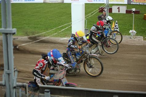 Speedway Riders on the Track Editorial Photography - Image of motion, lokomotov: 74547922