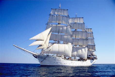 File:Tall ship Christian Radich under sail.jpg - Wikimedia Commons