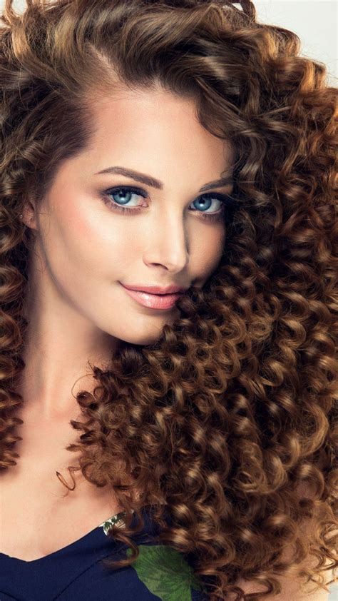 Curly Hair Girls Wallpapers - Wallpaper Cave