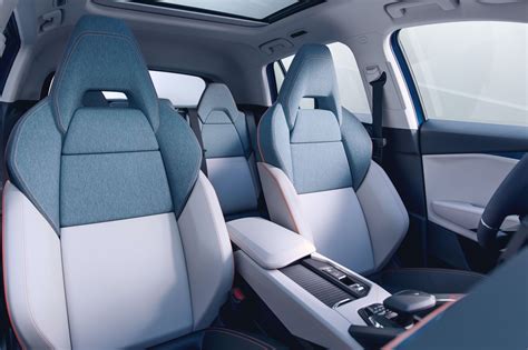 Lynk＆Co 06公布为面向中国市场的新型紧凑型SUV | sco鱼 Car Interior Design, Automotive Interior, Automotive Design ...