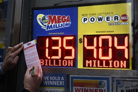 Lottery winner who scooped $1.35billion Mega Millions jackpot only ...