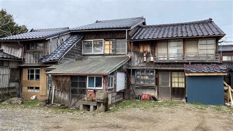 Old Abandoned Houses in Japan’s Countryside | Akiya - YouTube