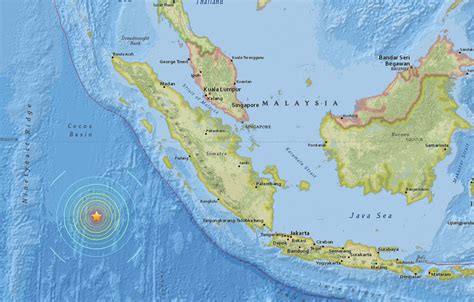 Powerful earthquake strikes off Indonesia; tsunami warning lifted - Chicago Tribune