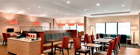 Pittsburgh Dining & Restaurants | TownePlace Suites Pittsburgh Airport