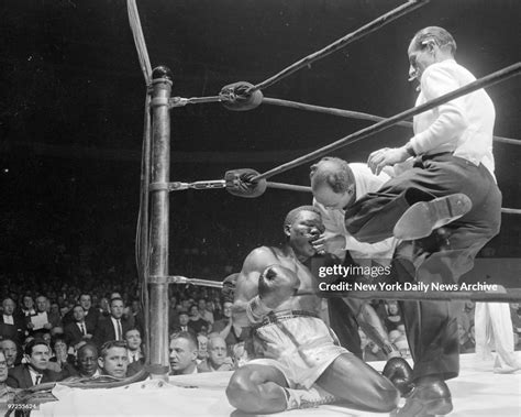 Emile Griffith vs Benny Paret, Benny Paret lies helpless against... News Photo - Getty Images