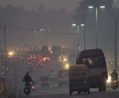 Agra Weather: गलन भरी सर्दी में सुहानी लगी गुनगुनी धूप, बदला स्‍कूल का समय Agra News - cold ...