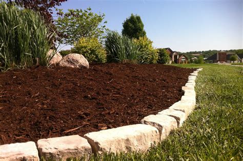 Residential Mulch Install - Complete Turf