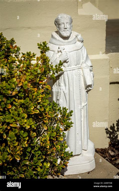 Saint joseph statue hi-res stock photography and images - Alamy