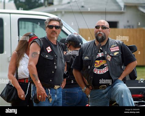 Harley davidson gang hells angels immagini e fotografie stock ad alta risoluzione - Alamy