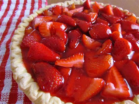 strawberry pie with 7up and jello