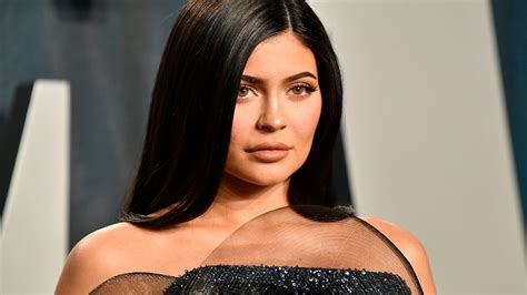 Kylie Jenner Net Worth 2020, Bio, Career, Family | Paper Planes