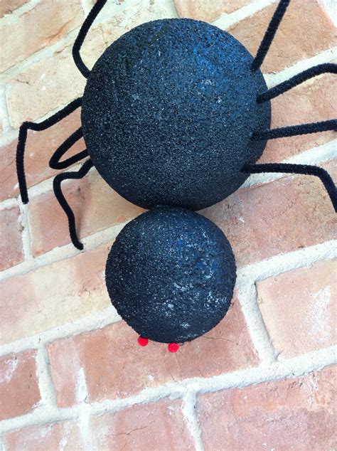 Want to get Crafty?: Repost: Halloween Outdoor Spiders