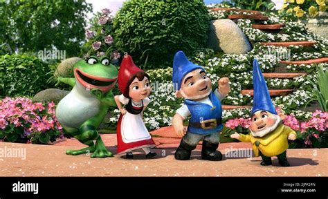 NANETTE, JULIET, GNOMEO, BENNY, GNOMEO AND JULIET, 2011 Stock Photo - Alamy