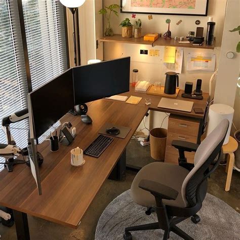 Pin by Alex V on Projetos | Home office setup, Home office layouts, Home office design