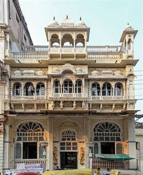 interesting facts related to 7 historical places of Indore