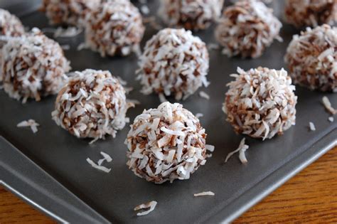 No Bake Chocolate Snowballs | Cooking Mamas