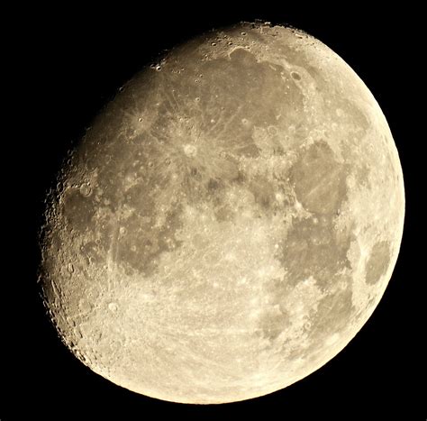 Waxing Gibbous Moon | Astrophotography, Waxing gibbous, Hubble space telescope