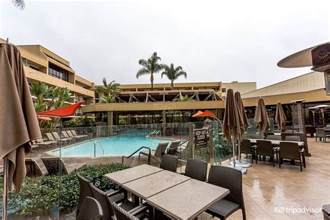 Anaheim Marriott Pool Pictures & Reviews - Tripadvisor