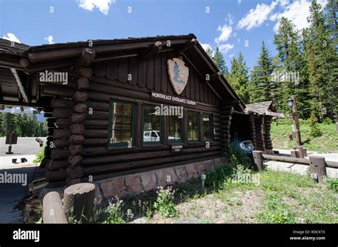 Northeast entrance yellowstone national park hi-res stock photography and images - Alamy