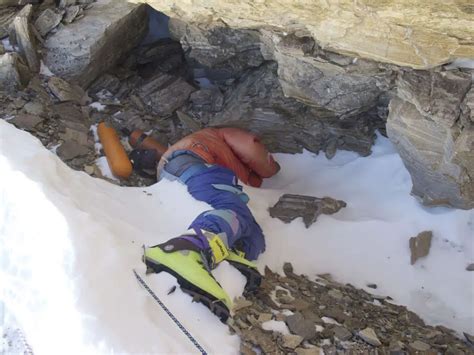 How Many Dead Bodies Are On Mount Everest? - Climber News