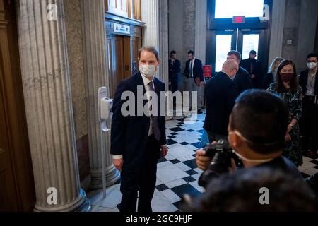 United States Senator Ron Wyden (Democrat of Oregon), offers remarks ...