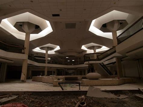 Abandoned Malls in the USA (66 pics)