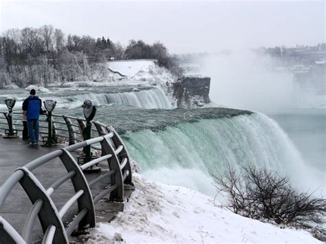 Niagara Falls in winter editorial photo. Image of cliff - 20607971