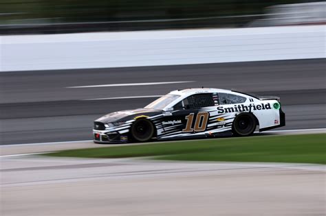 Aric Almirola moves to 98th on all-time wins list – The Racing Experts