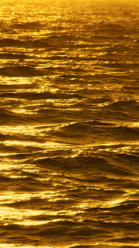 Liquid Gold iPhone Wallpaper | 2021 3D iPhone Wallpaper