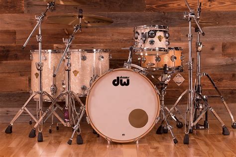 DW CLASSICS SERIES 4 PIECE DRUM KIT, VINTAGE WHITE MARINE PEARL, (PRE ...