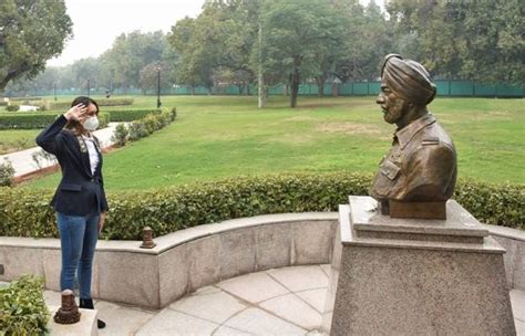 Table Tennis Star Manika Batra visits National War Memorial, pays ...