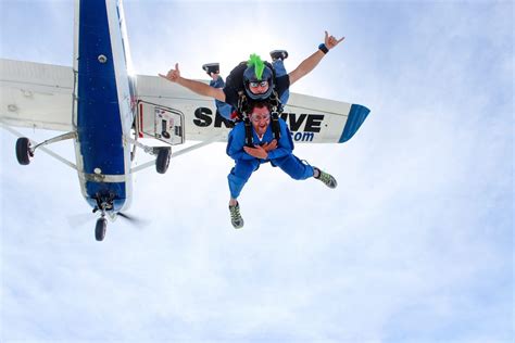 What is Tandem Skydiving? - Skydive STL