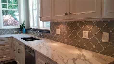 Arabesque Glass Mosaic Tile Backsplash - Traditional - Kitchen - Vancouver - by Rocky Point Tile