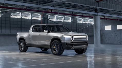 2021 Tesla Cybertruck vs. 2021 Rivian R1T - GearOpen.com