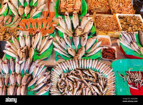 Shot of different types of fish on the plates in the market Stock Photo - Alamy