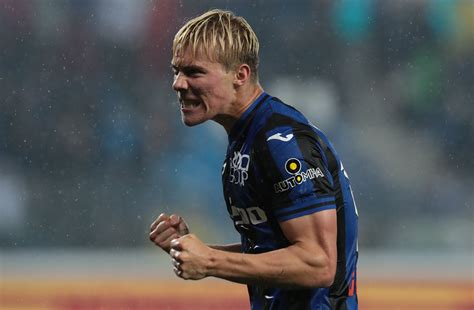 Rasmus Hojlund passes medical and Manchester United expected to make ...