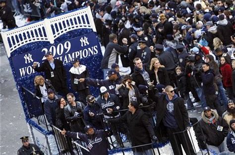 Yankees Victory Parade - Photo 1 - Pictures - CBS News