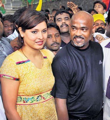 Vinod Kambli with wife Andrea Hewitt and son. | Cricket players with wife and Children