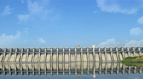 Water level of Jayakwadi dam crosses 92% of capacity, 18 gates opened | Mumbai News