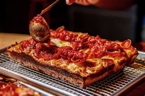 What is Detroit style pizza? - PastaPizza.us