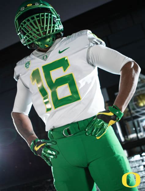 Oregon Ducks reveal throwback-inspired Webfoot uniforms | Chris Creamer ...