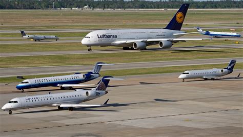 Lufthansa A380-800 and Bombardier CRJ Jets Size | Aircraft Wallpaper Galleries