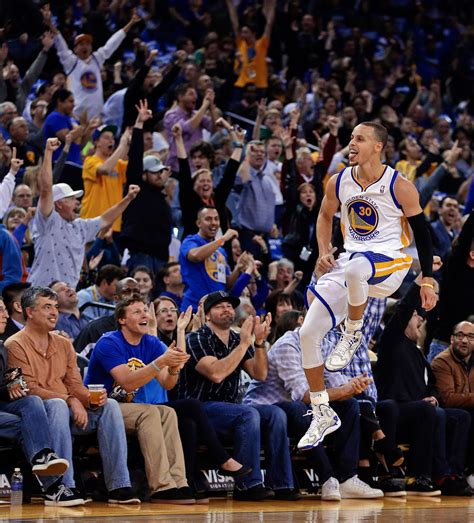 Stephen Curry celebrates : NBAimages